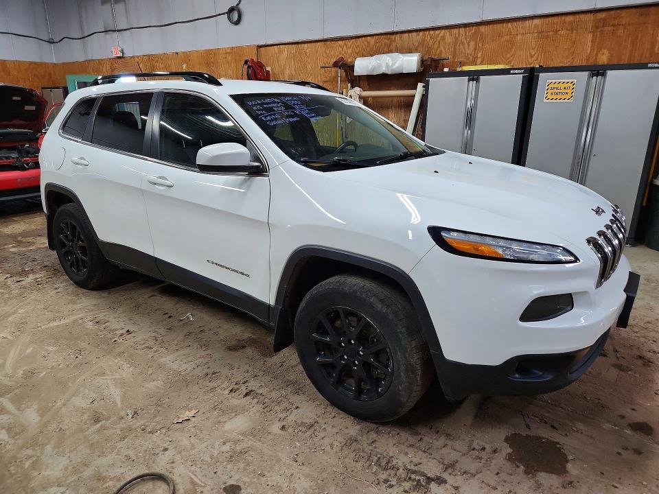 62148576 :رقم المزاد ، 1C4PJMCS8EW184110 vin ، 2014 Jeep Cherokee مزاد بيع
