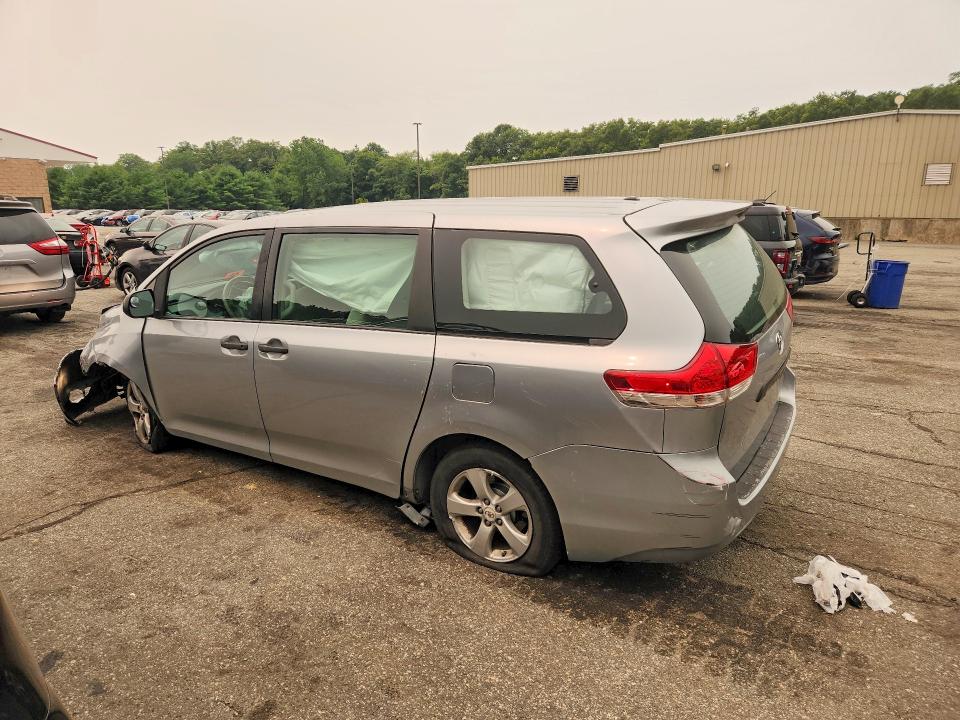2011 Toyota Sienna მანქანა იყიდება აუქციონზე, vin: 5TDZK3DC5BS023653, აუქციონის ნომერი: 61230626
