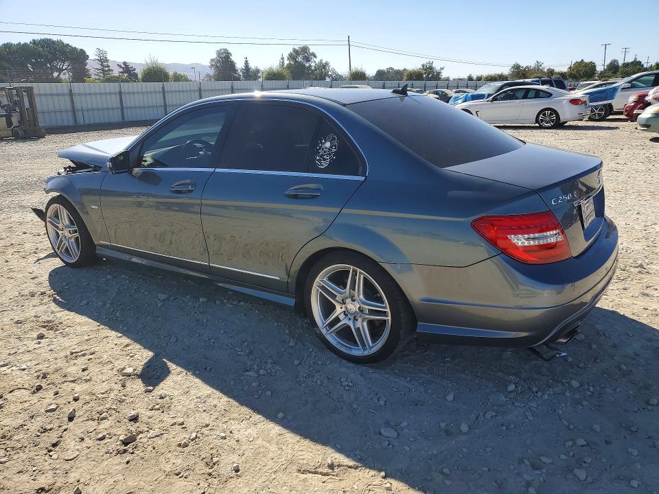 2012 Mercedes-benz C მანქანა იყიდება აუქციონზე, vin: WDDGF4HB7CR240422, აუქციონის ნომერი: 62632196