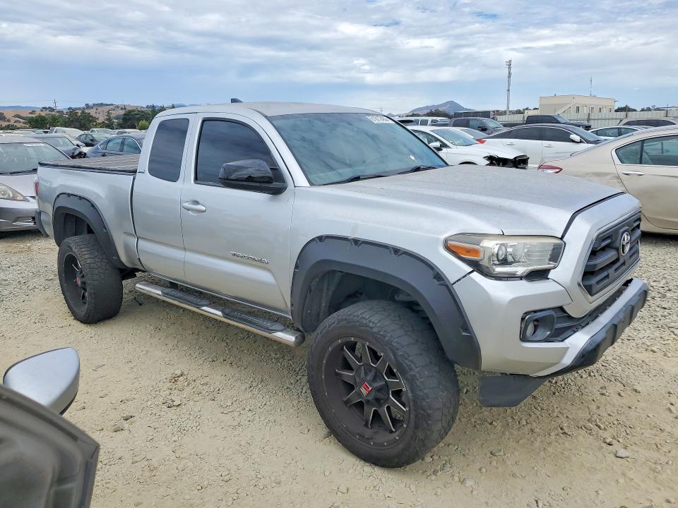 61812456 :رقم المزاد ، 5TFRZ5CN5HX042796 vin ، 2017 Toyota Tacoma مزاد بيع