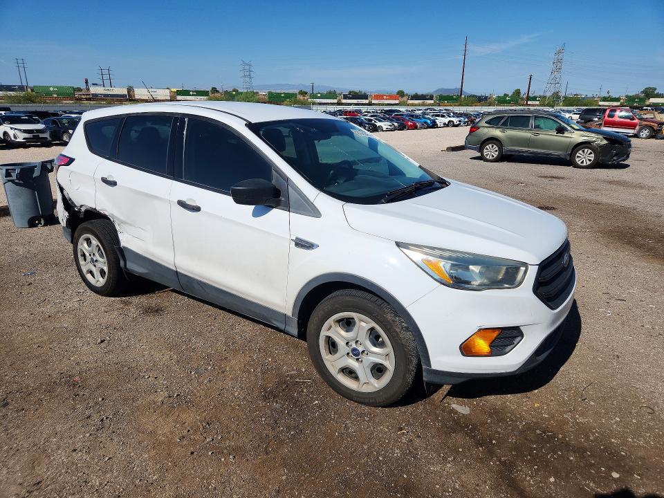 62088296 :رقم المزاد ، 1FMCU0F75HUB89816 vin ، 2017 Ford Escape مزاد بيع