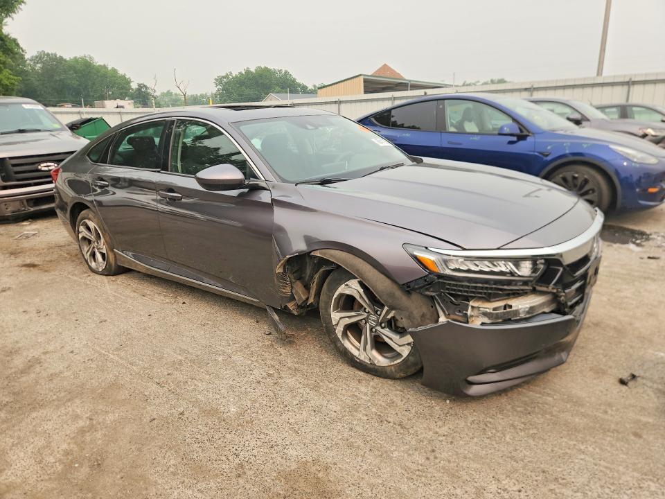 60419846 :رقم المزاد ، 1HGCV1F4XJA054031 vin ، 2018 Honda Accord مزاد بيع