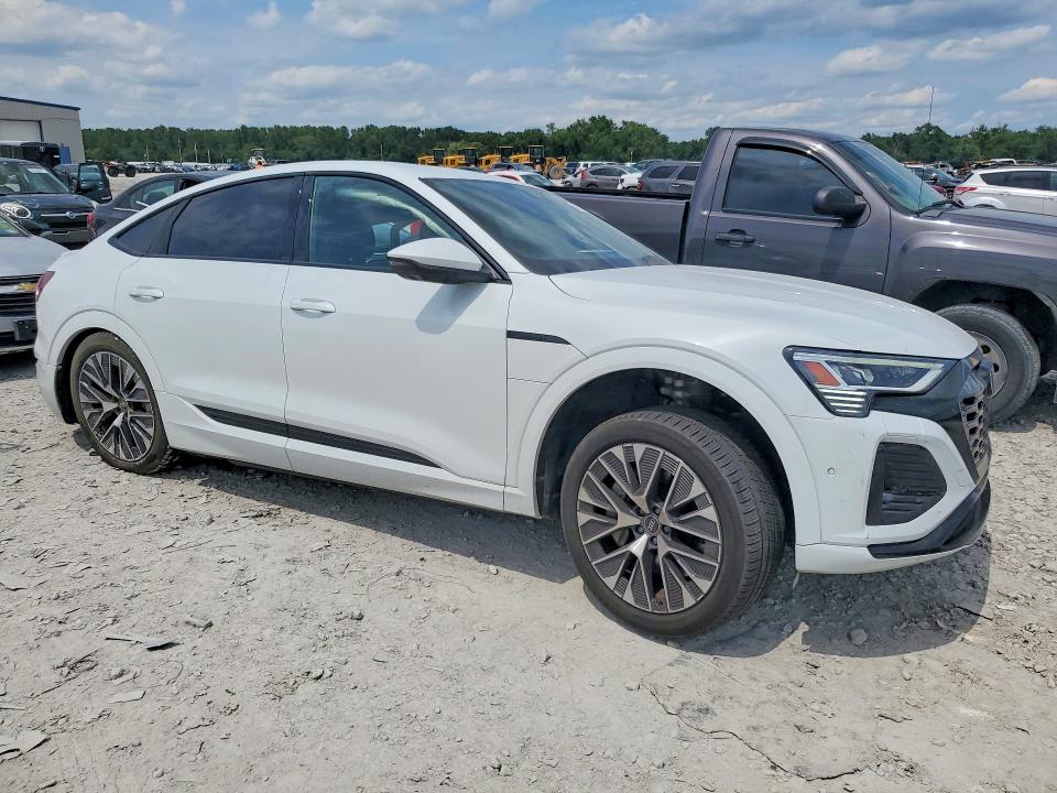 62298916 :رقم المزاد ، WA1CAAGE7RB035227 vin ، 2024 Audi Q8 E-tron مزاد بيع