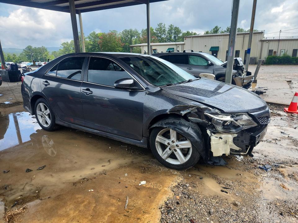 60967216 :رقم المزاد ، 4T1BF1FK9EU321228 vin ، 2014 Toyota Camry مزاد بيع