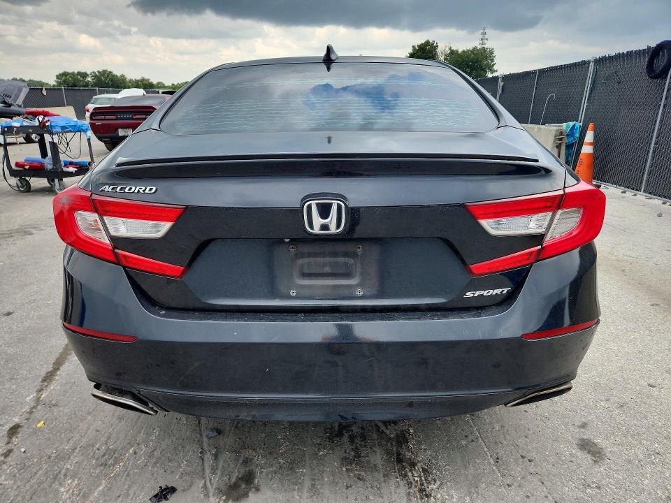 61605606 :رقم المزاد ، 1HGCV1F37JA048226 vin ، 2018 Honda Accord مزاد بيع