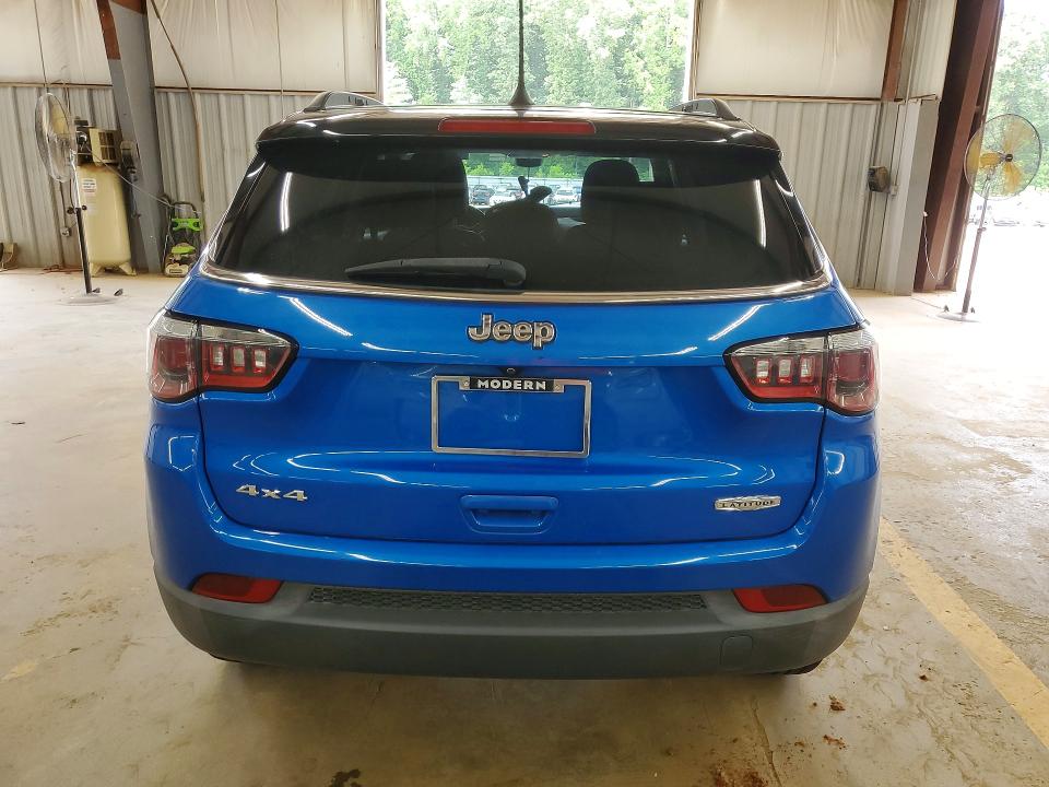 61978686 :رقم المزاد ، 3C4NJDBB9JT168412 vin ، 2018 Jeep Compass مزاد بيع