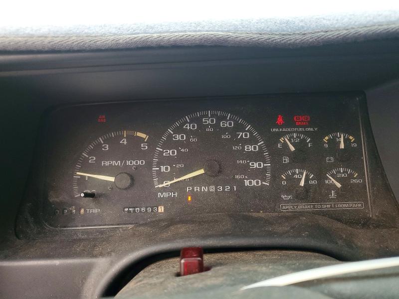 1995 Chevrolet Suburban მანქანა იყიდება აუქციონზე, vin: 1GNEC16K8SJ458515, აუქციონის ნომერი: 60993936