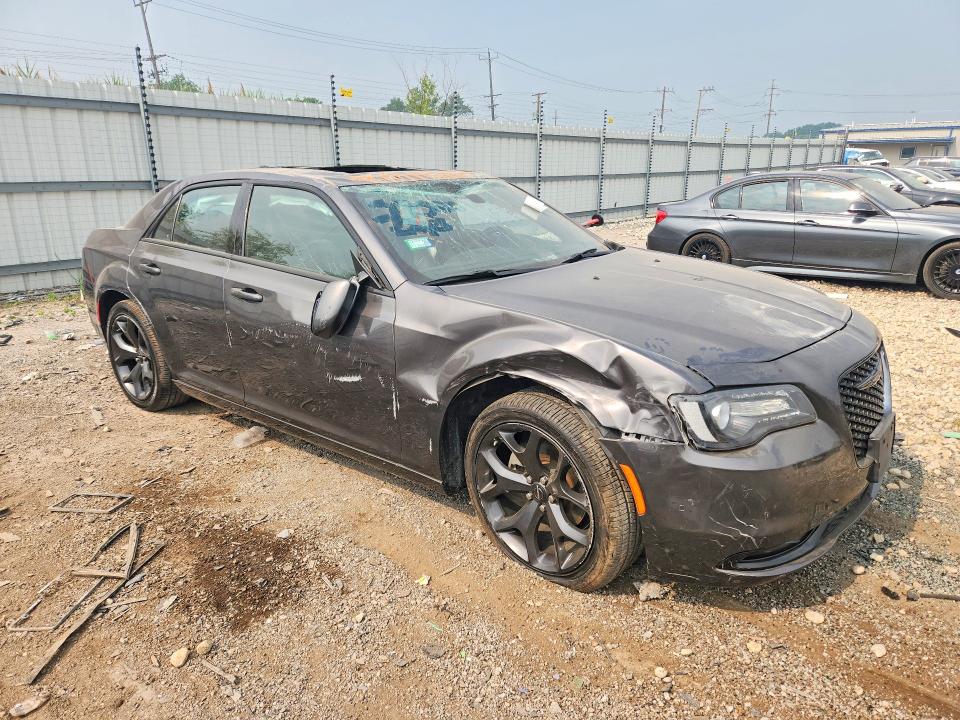 61083876 :رقم المزاد ، 2C3CCABG0PH637002 vin ، 2023 Chrysler 300 مزاد بيع