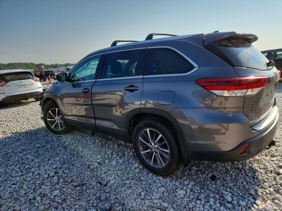 2019 Toyota Highlander მანქანა იყიდება აუქციონზე, vin: 5TDJZRFH5KS589137, აუქციონის ნომერი: 63015886