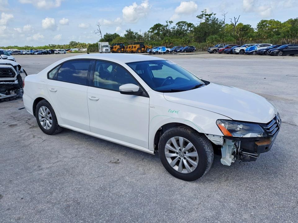 62026016 :رقم المزاد ، 1VWAT7A3XFC005918 vin ، 2015 Volkswagen Passat مزاد بيع