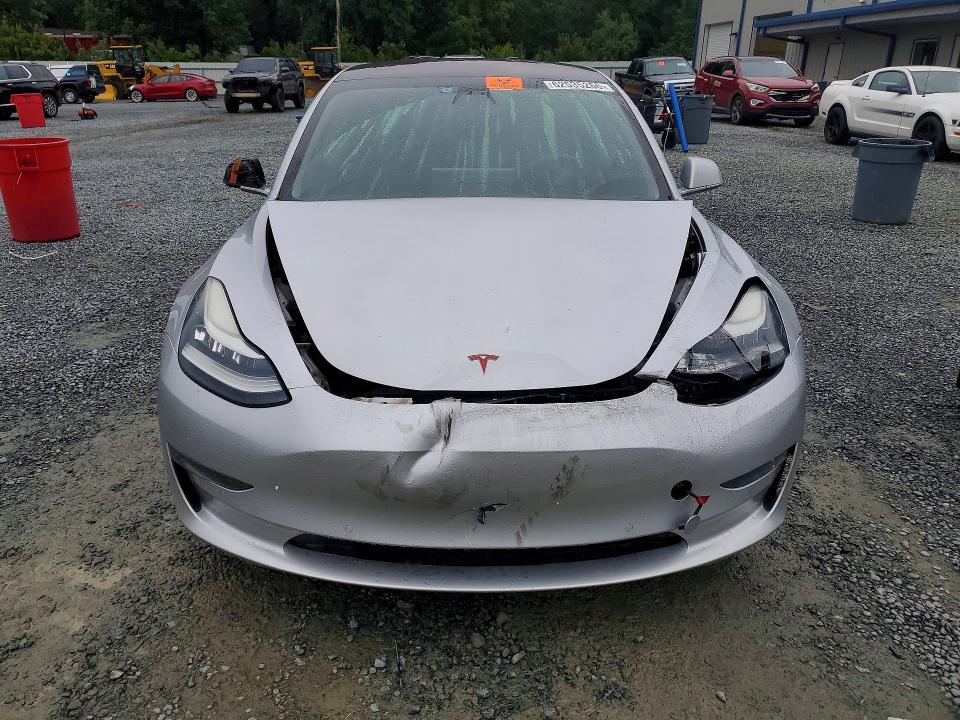 62535266 :رقم المزاد ، 5YJ3E1EA3JF050013 vin ، 2018 Tesla Model 3 مزاد بيع