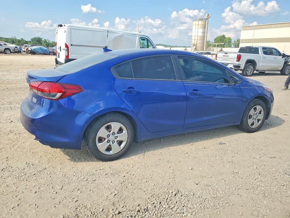 61402696 :رقم المزاد ، 3KPFK4A78HE029465 vin ، 2017 Kia Forte مزاد بيع