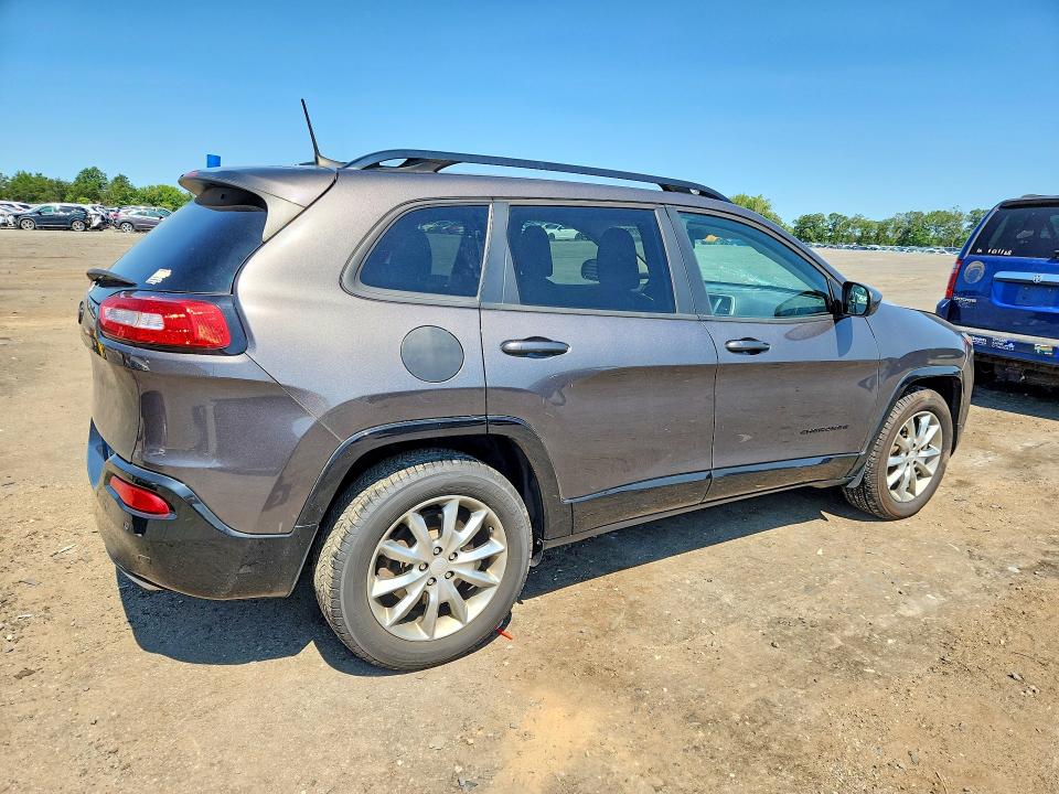 62778036 :رقم المزاد ، 1C4PJMCX1JD586679 vin ، 2018 Jeep Cherokee مزاد بيع