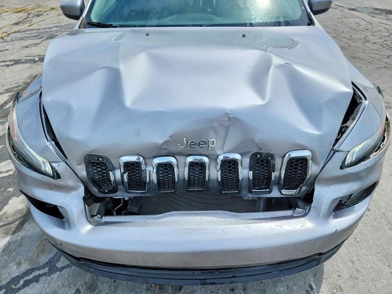 63562796 :رقم المزاد ، 1C4PJLCB3JD596841 vin ، 2018 Jeep Cherokee مزاد بيع