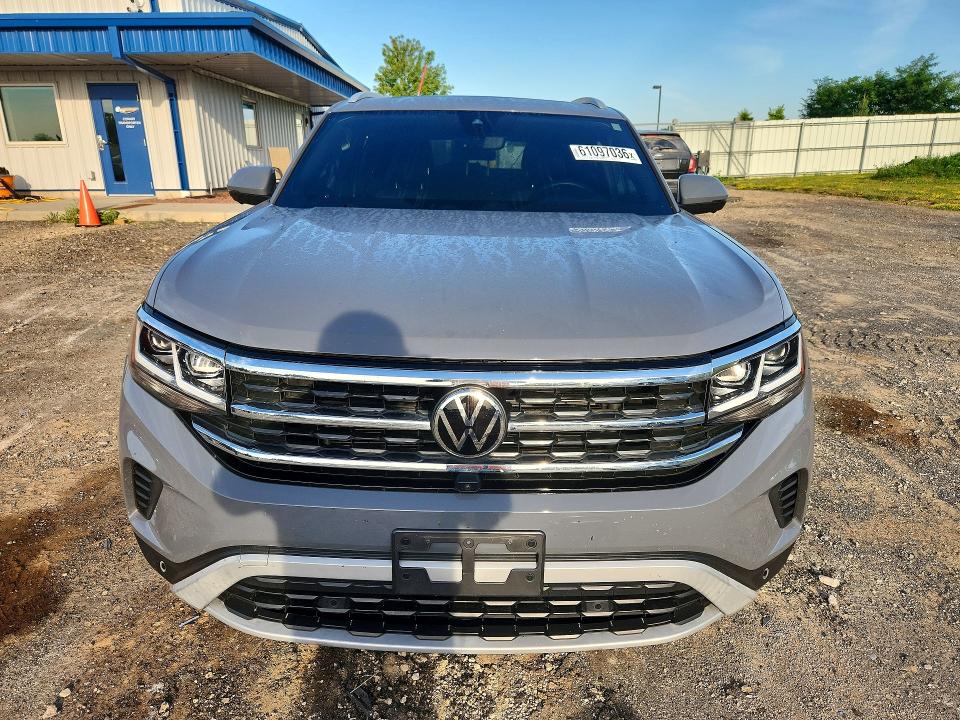 2021 Volkswagen Atlas Cross Sport მანქანა იყიდება აუქციონზე, vin: 1V2TE2CA1MC203304, აუქციონის ნომერი: 61097036