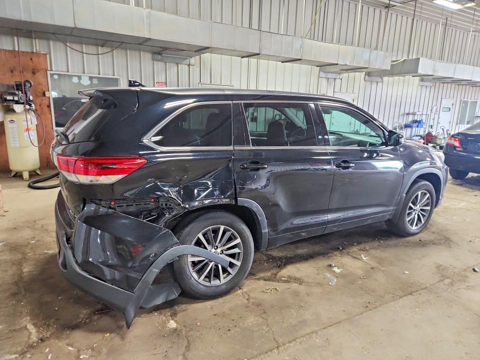2017 Toyota Highlander მანქანა იყიდება აუქციონზე, vin: 5TDJZRFH7HS449132, აუქციონის ნომერი: 61506016