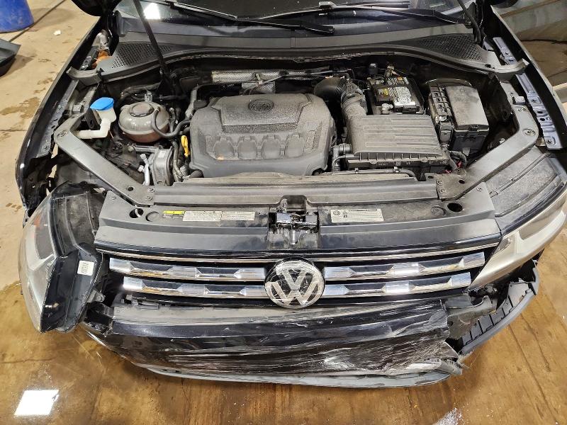 60824786 :رقم المزاد ، 3VV2B7AX2JM050826 vin ، 2018 Volkswagen Tiguan مزاد بيع