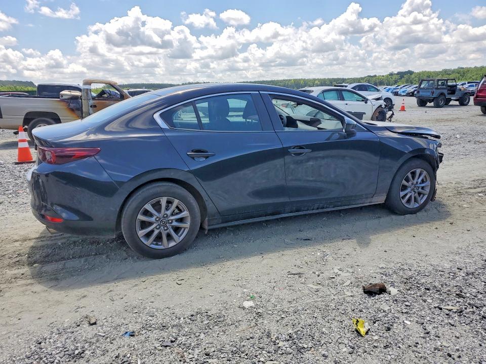 61721156 :رقم المزاد ، JM1BPAA77N1508134 vin ، 2022 Mazda 3 مزاد بيع