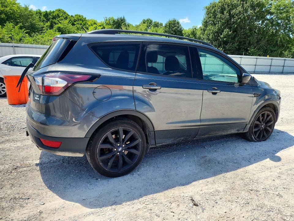 60971026 :رقم المزاد ، 1FMCU9G97HUB75002 vin ، 2017 Ford Escape مزاد بيع