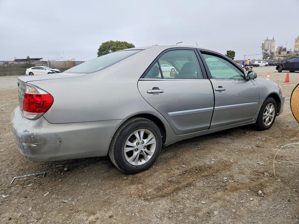 60364406 :رقم المزاد ، 4T1BF32K55U606574 vin ، 2005 Toyota Camry مزاد بيع