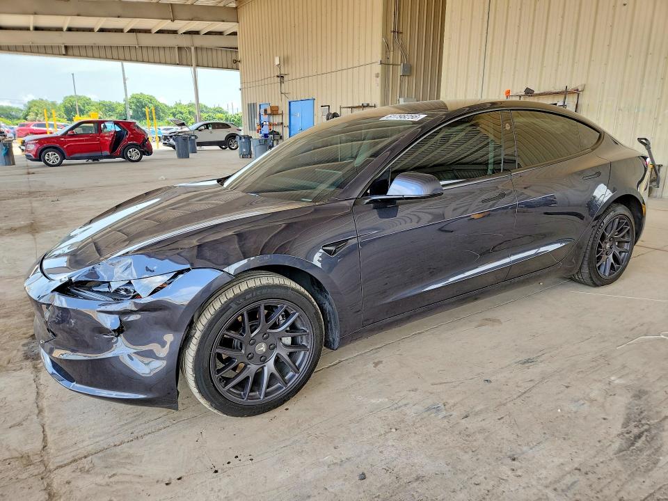 61798256 :رقم المزاد ، 5YJ3E1EA9SF026137 vin ، 2025 Tesla Model 3 مزاد بيع