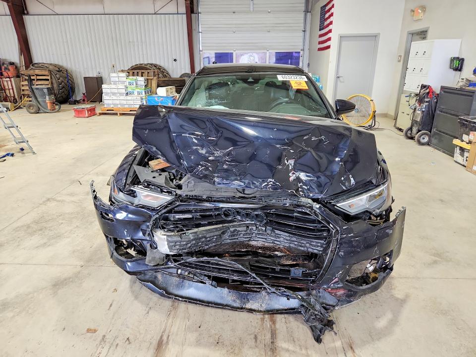 60323236 :رقم المزاد ، WAUD8AF28MN041992 vin ، 2021 Audi A6 مزاد بيع