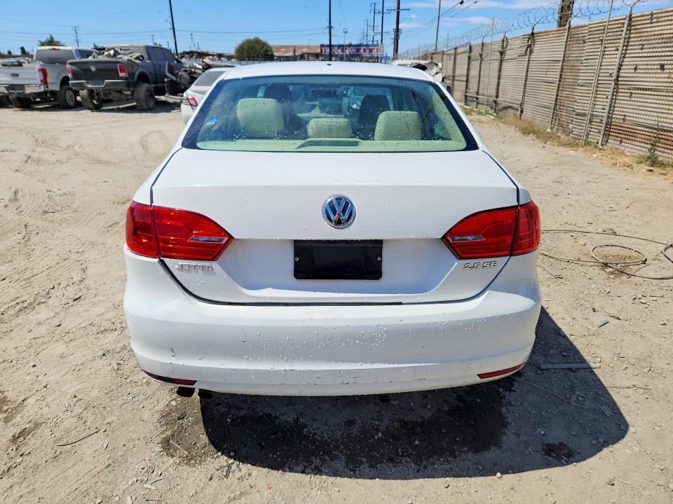 61735636 :رقم المزاد ، 3VWDP7AJ5DM450823 vin ، 2013 Volkswagen Jetta مزاد بيع
