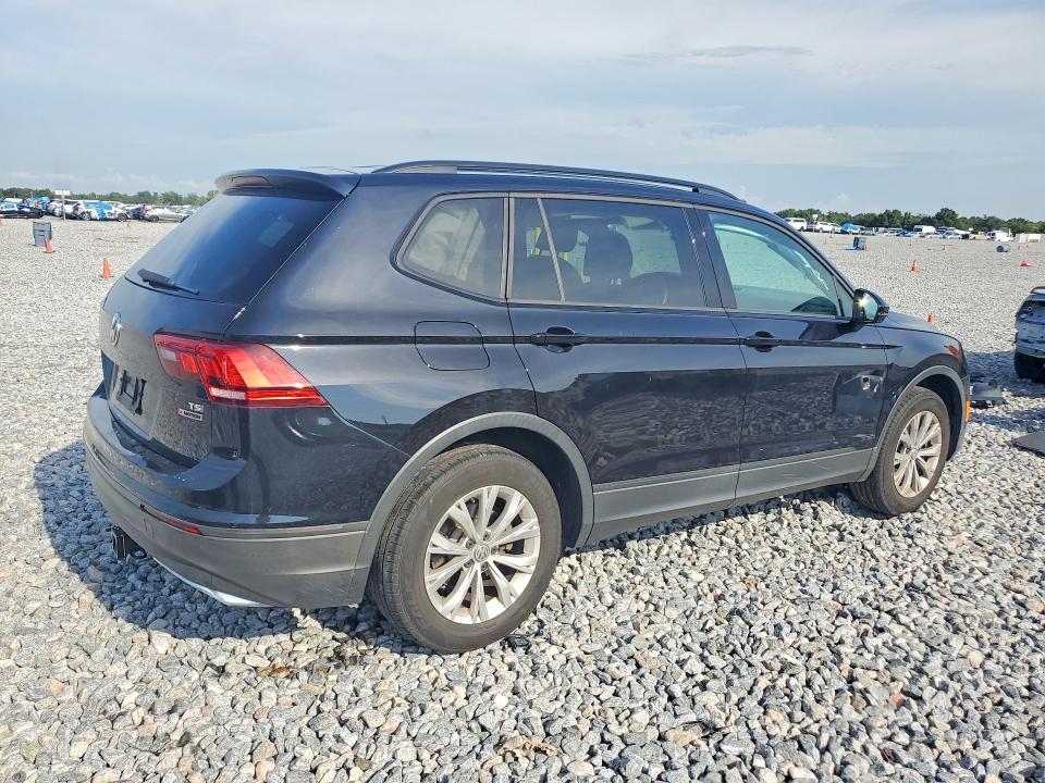 62070626 :رقم المزاد ، 3VV0B7AX8JM083238 vin ، 2018 Volkswagen Tiguan مزاد بيع