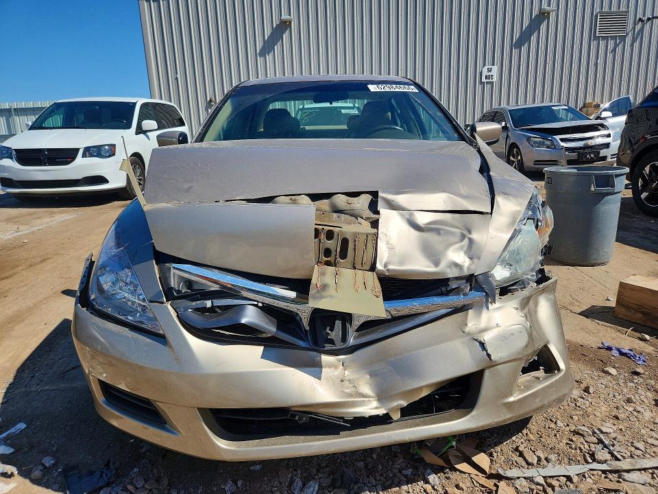 62984666 :رقم المزاد ، 1HGCM66517A040844 vin ، 2007 Honda Accord مزاد بيع
