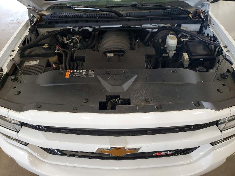 Продаж на аукціоні авто 2018 Chevrolet Silverado, vin: 3GCUKREC7JG474219, номер лоту: 61375126