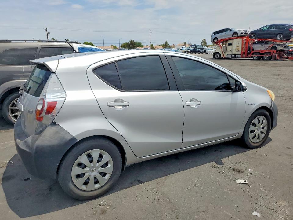 61552856 :رقم المزاد ، JTDKDTB39D1052927 vin ، 2013 Toyota Prius C مزاد بيع