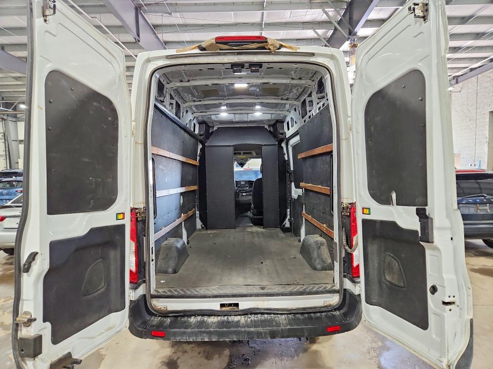 62250566 :رقم المزاد ، 1FTBR1X87NKA75533 vin ، 2022 Ford Transit مزاد بيع