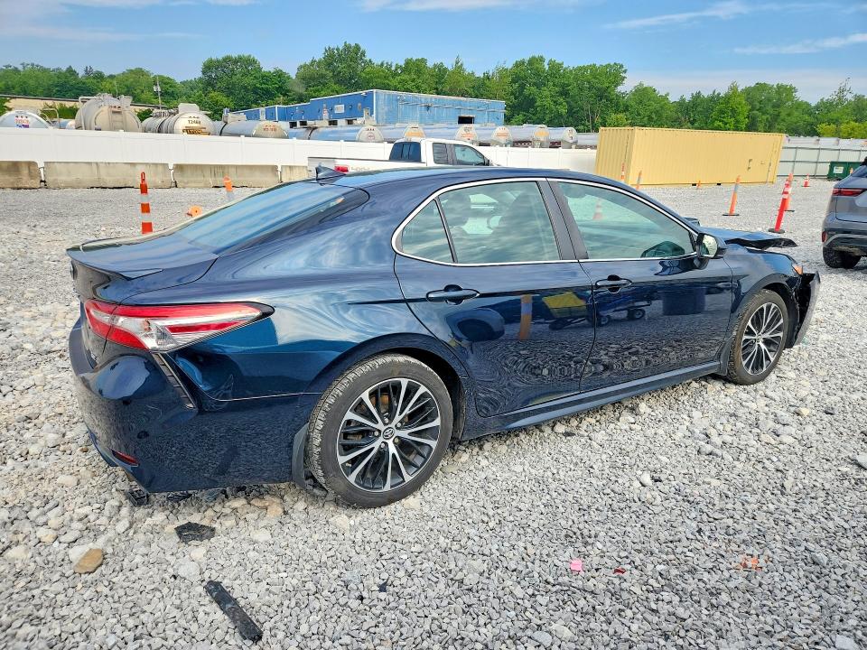 60497226 :رقم المزاد ، 4T1B11HK8KU748956 vin ، 2019 Toyota Camry مزاد بيع
