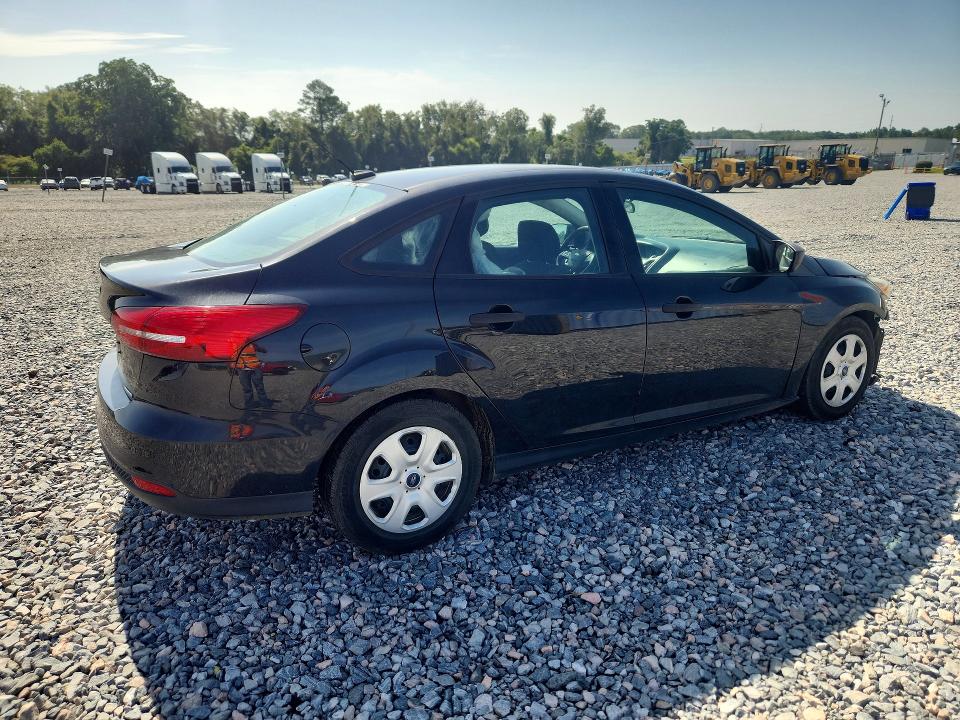 62143526 :رقم المزاد ، 1FADP3E28FL355942 vin ، 2015 Ford Focus مزاد بيع