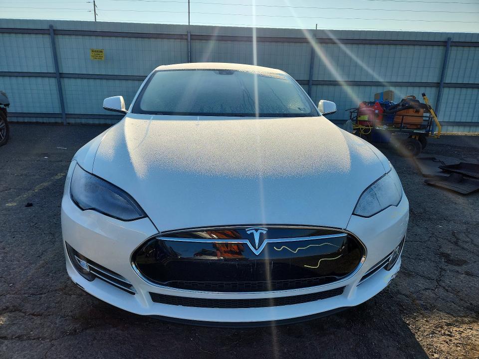 2013 Tesla Model S მანქანა იყიდება აუქციონზე, vin: 5YJSA1CG3DFP03636, აუქციონის ნომერი: 62795096