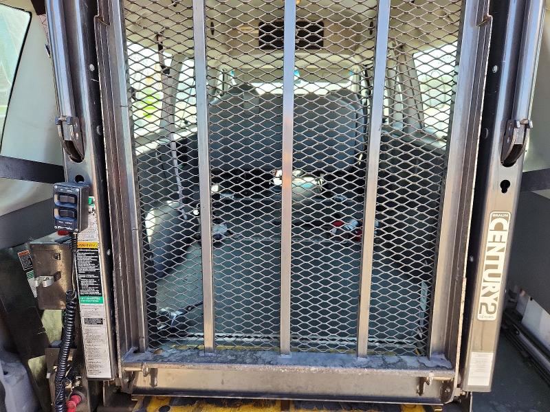 62471706 :رقم المزاد ، 1FBSS31L68DA08240 vin ، 2008 Ford Econoline مزاد بيع