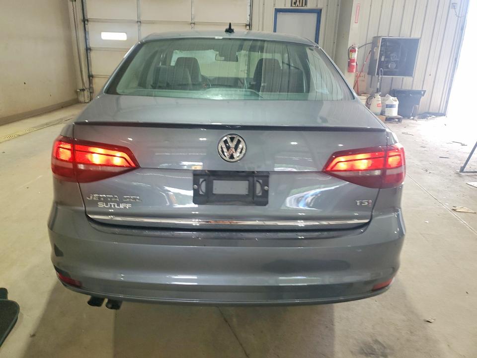 59808006 :رقم المزاد ، 3VWL17AJ2HM392642 vin ، 2017 Volkswagen Jetta مزاد بيع