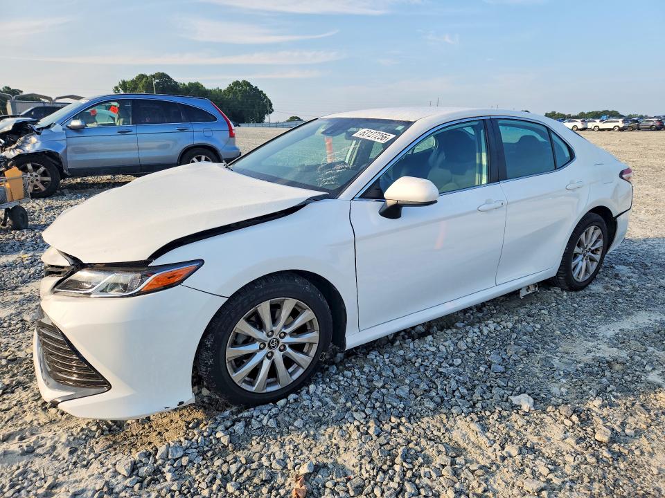 63127256 :رقم المزاد ، 4T1B11HK0KU203673 vin ، 2019 Toyota Camry مزاد بيع