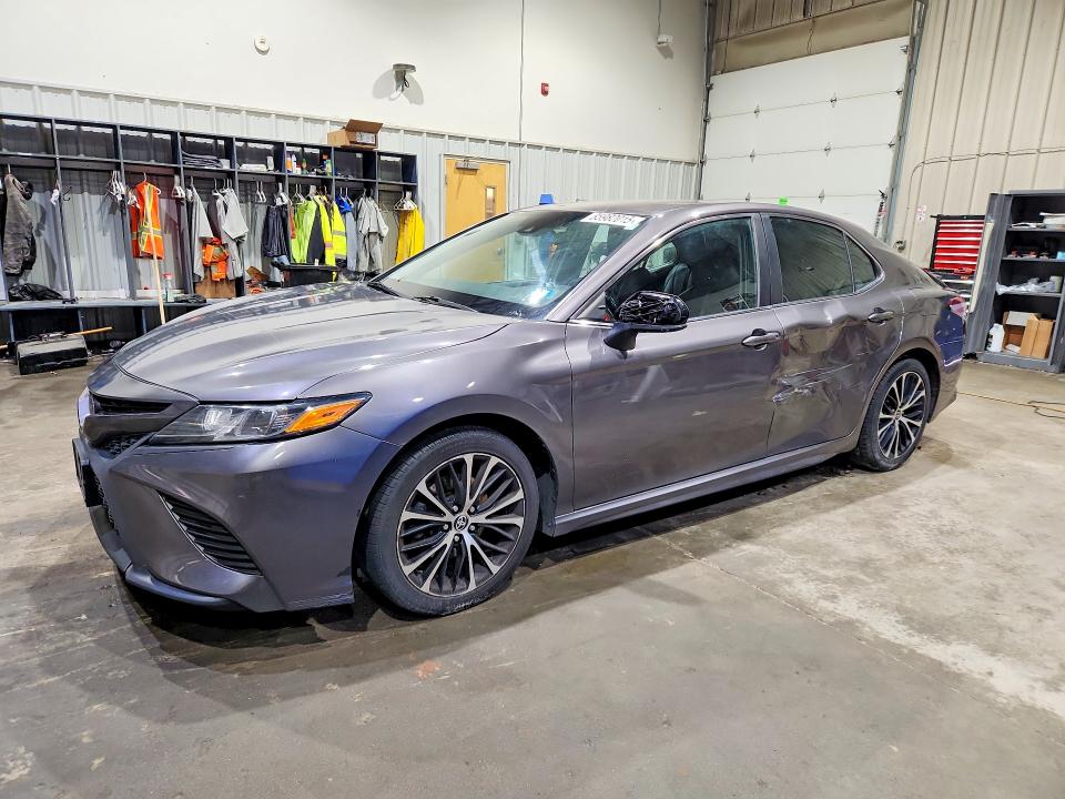 85982015 :رقم المزاد ، 4T1G11AK0LU361092 vin ، 2020 Toyota Camry مزاد بيع