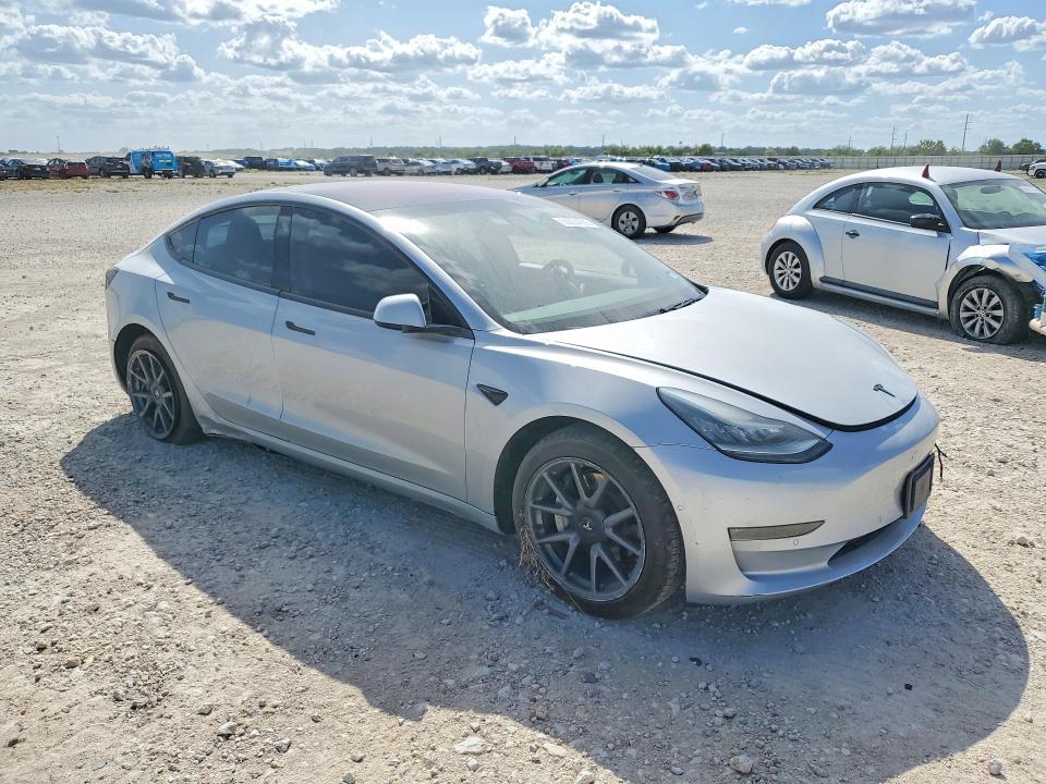 59234056 :رقم المزاد ، 5YJ3E1EAXJF077337 vin ، 2018 Tesla Model 3 مزاد بيع