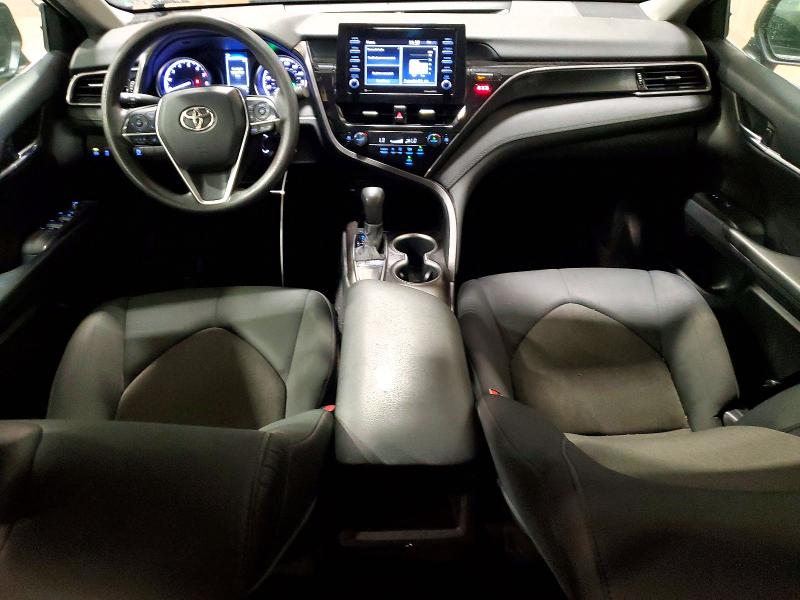 60617826 :رقم المزاد ، 4T1C11AK8NU030648 vin ، 2022 Toyota Camry مزاد بيع