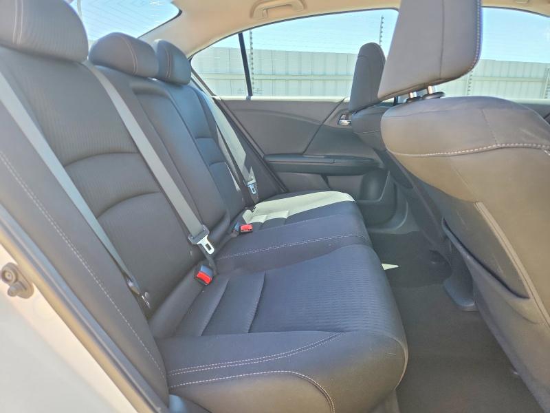 62355726 :رقم المزاد ، 1HGCR2F56FA217641 vin ، 2015 Honda Accord مزاد بيع