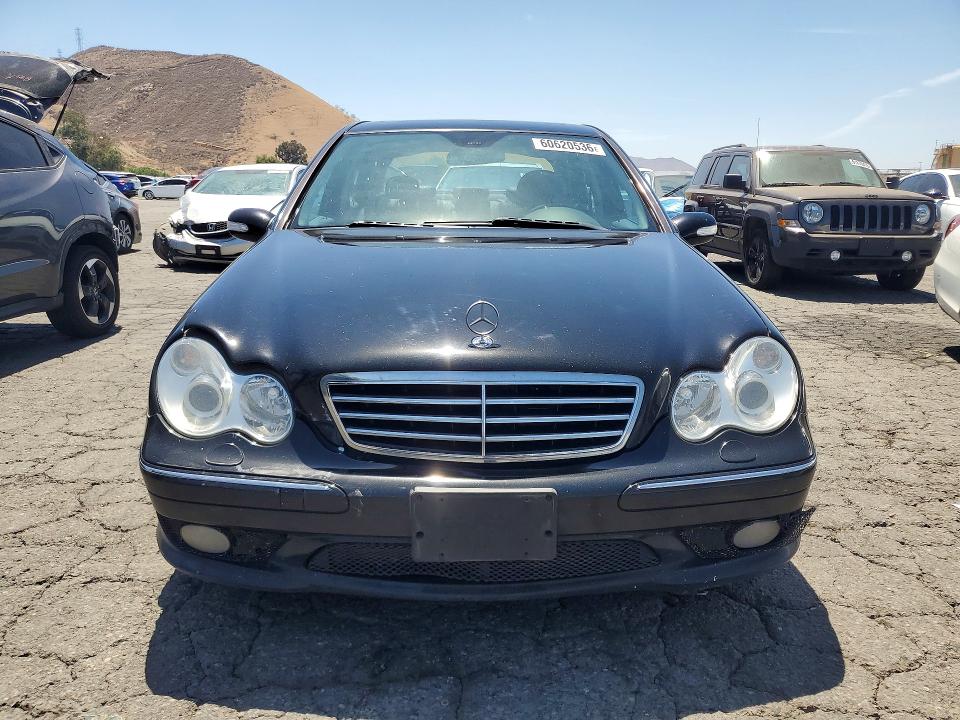 60620536 :رقم المزاد ، WDBRF40J05F713926 vin ، 2005 Mercedes-benz C مزاد بيع