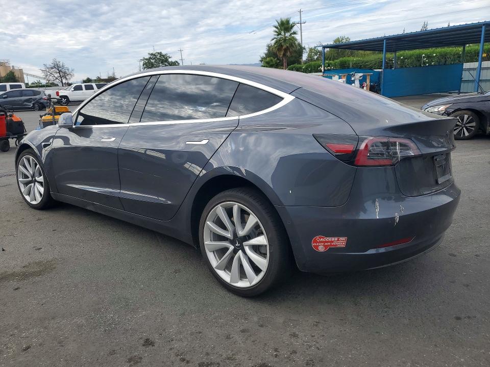 61368246 :رقم المزاد ، 5YJ3E1EA2JF009548 vin ، 2018 Tesla Model 3 مزاد بيع