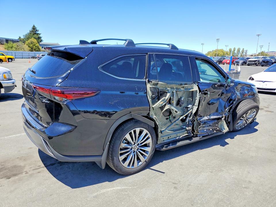 Продажа на аукционе авто 2025 Toyota Highlander Hybrid, vin: 5TDEBRCHXSS649164, номер лота: 61807396