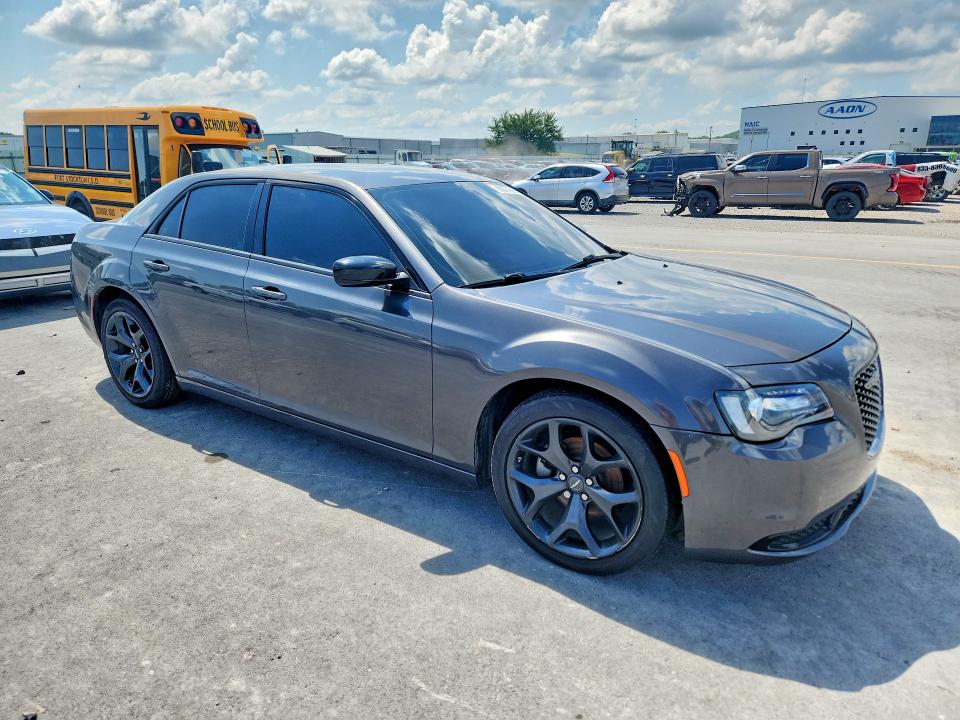 Продаж на аукціоні авто 2022 Chrysler 300, vin: 2C3CCAAG3NH131145, номер лоту: 60677236