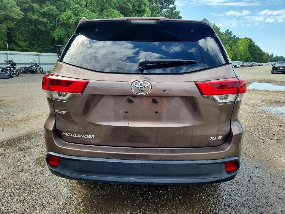 59401036 :رقم المزاد ، 5TDKZRFH8KS290472 vin ، 2019 Toyota Highlander مزاد بيع