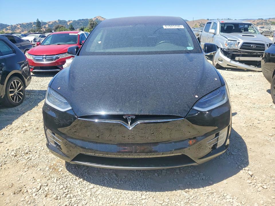 2018 Tesla Model X მანქანა იყიდება აუქციონზე, vin: 5YJXCAE29JF142761, აუქციონის ნომერი: 61925796