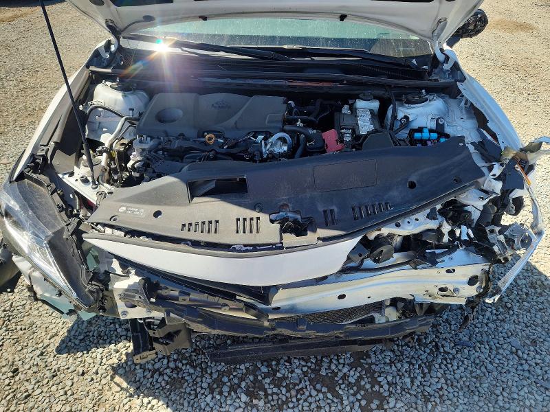 61173556 :رقم المزاد ، 4T1C11AK5NU669991 vin ، 2022 Toyota Camry مزاد بيع