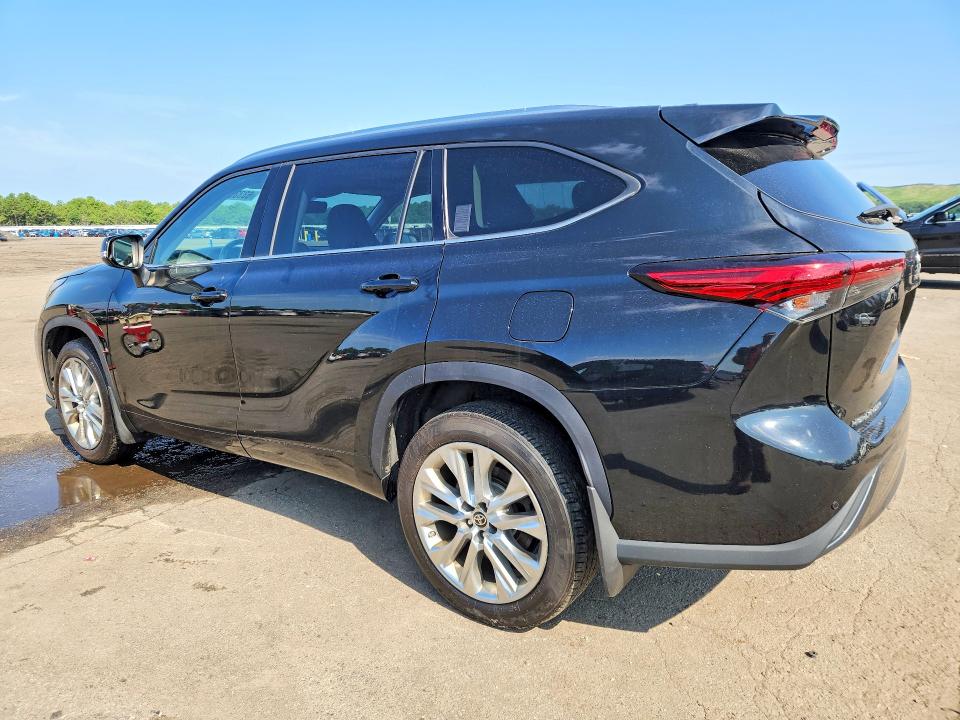 Auction sale of the 2022 Toyota Highlander, vin: 5TDDZRBH8NS567723, lot number: 63339676